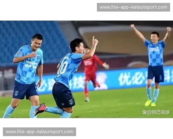 亚冠新闻：绿茵风云下的瞬间与热潮